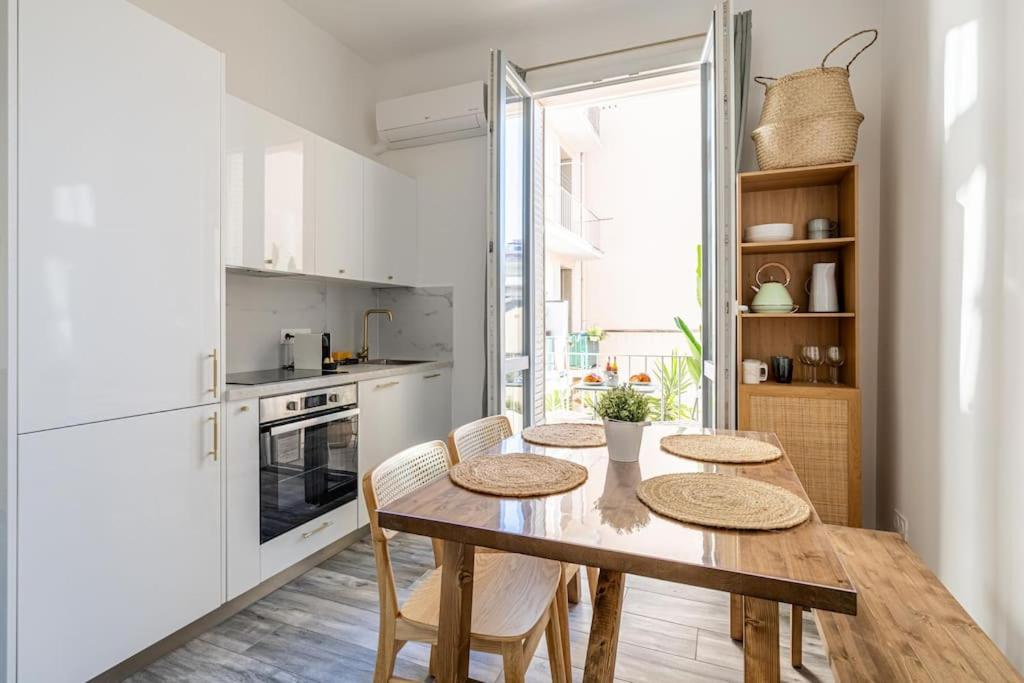 Charming Port Place Du Pin With Balcony Appartamento