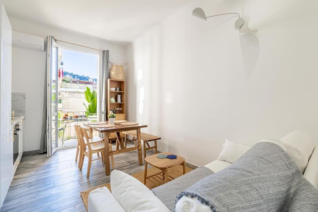 Appartamento Charming Port Place Du Pin With Balcony Nizza