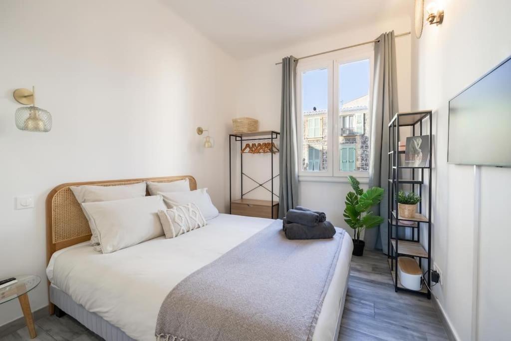 Charming Port Place Du Pin With Balcony Appartamento