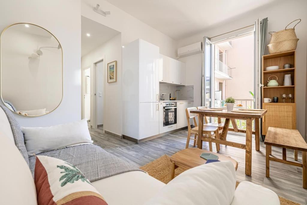 Charming Port Place Du Pin With Balcony Appartamento Nizza